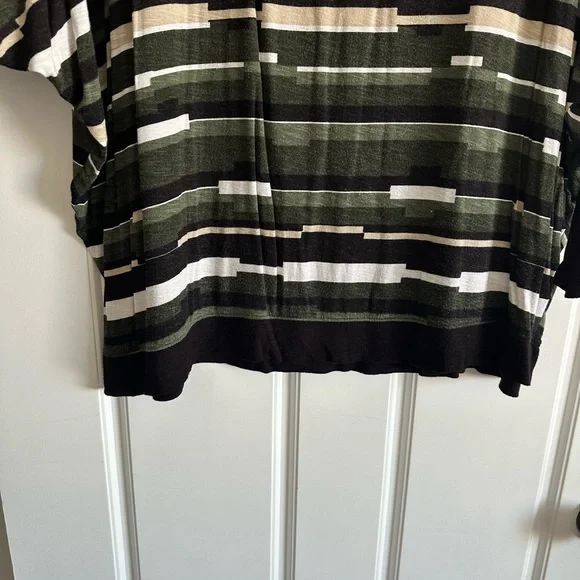 Lane Bryant women’s plus 22W/24W Olive and Black Patterned dolman sleeve top - Picture 3 of 10